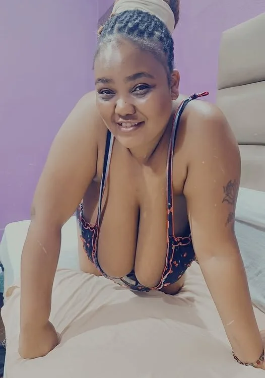 GiantTittts Adlı Modelin Çevrimdışı XXX Sohbeti