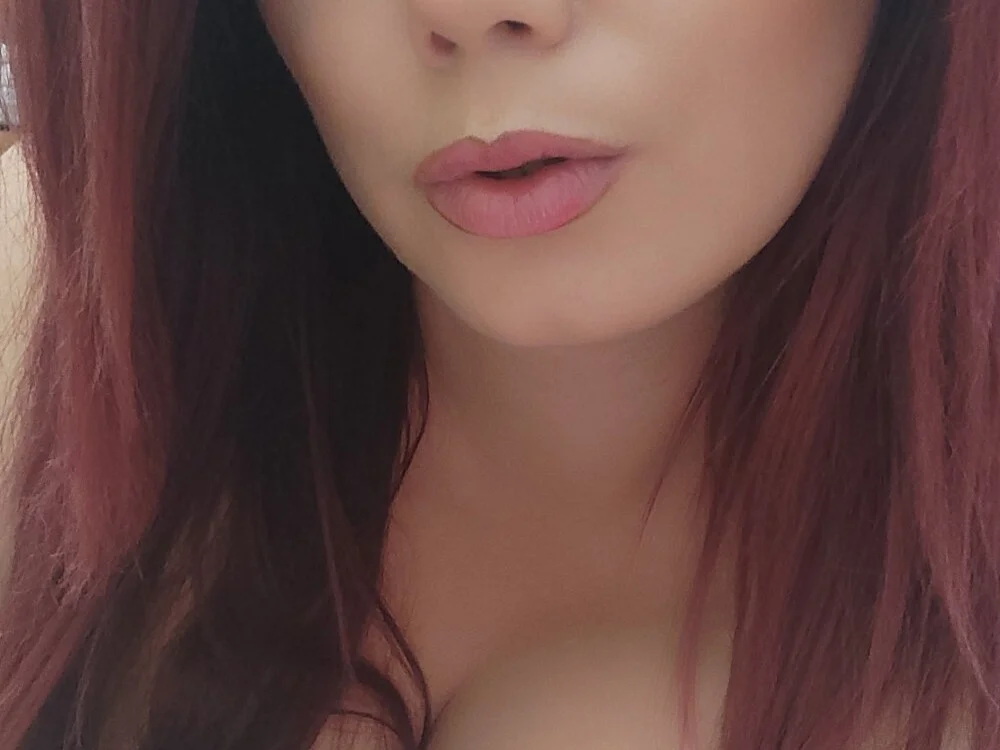 hotmilf4uxxx's Offline XXX Chat