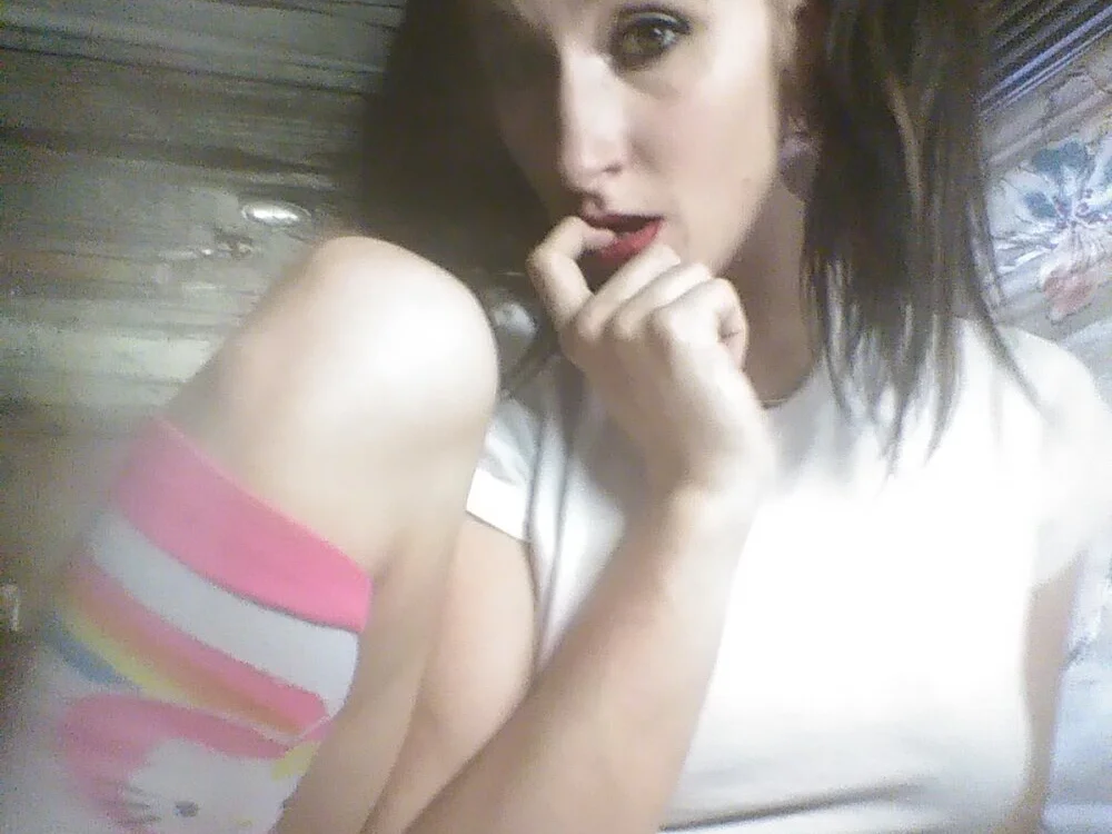 Juicyj916: συνομιλία ΧΧΧ εκτός σύνδεσης