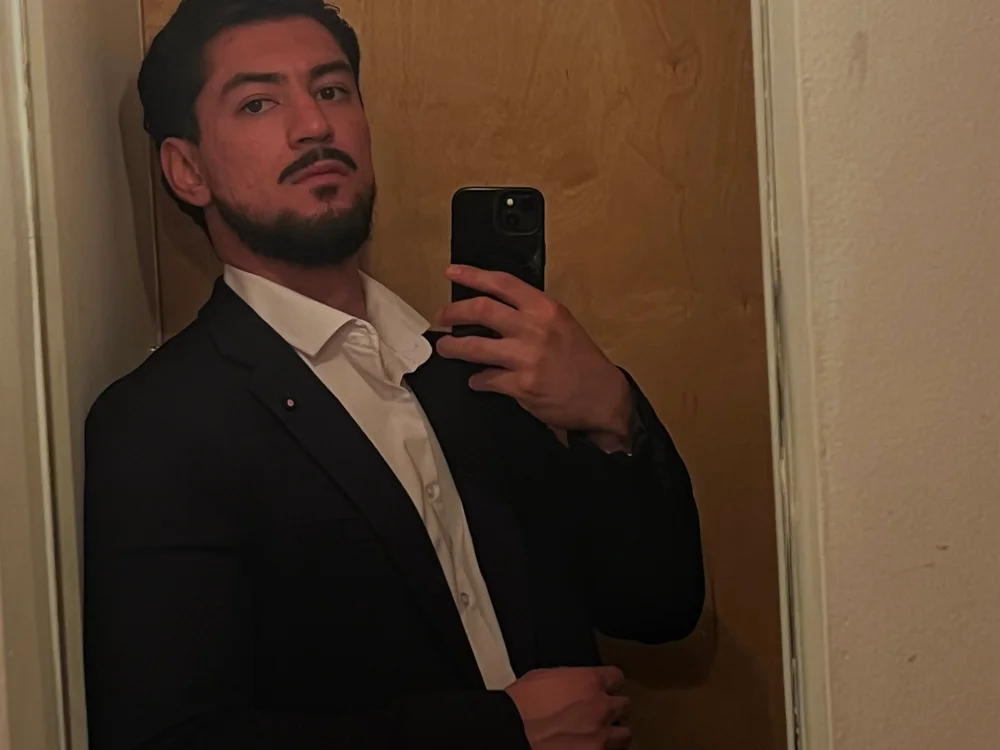 mchernan24 Adlı Modelin Çevrimdışı XXX Sohbeti