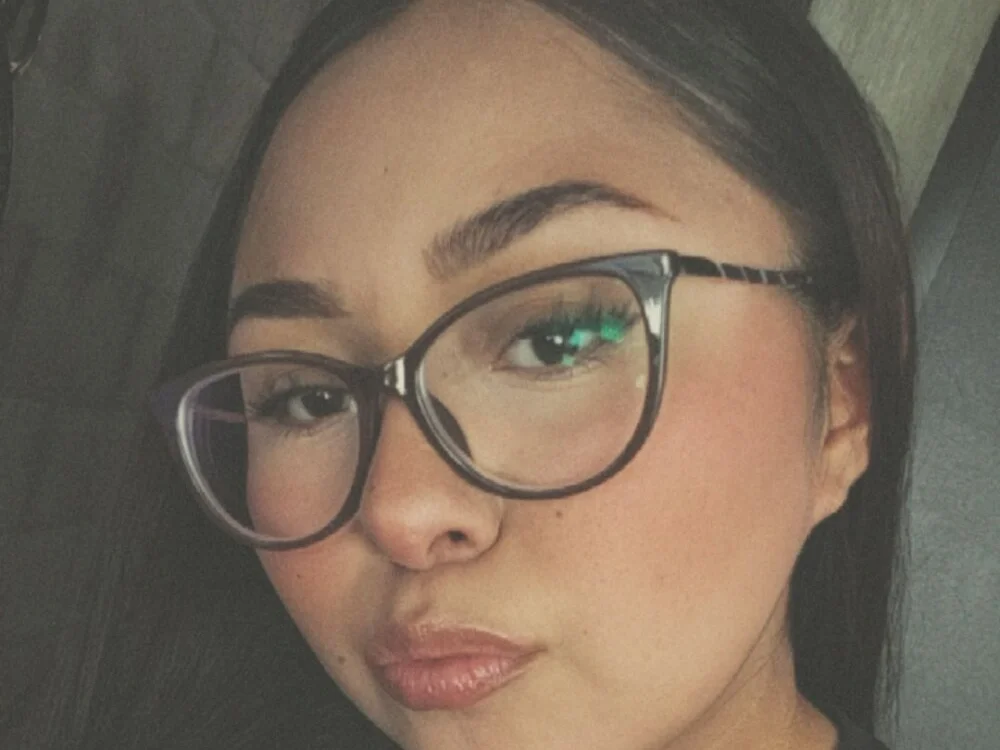 Aviiiiii18's Offline XXX Chat