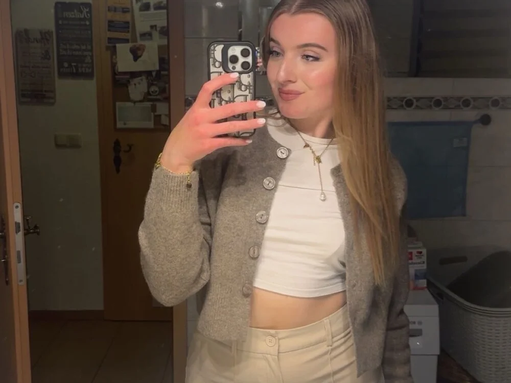 แชท XXX ออฟไลน์ของ MilaLuxe