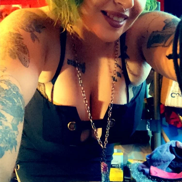 MirandaPanda's Offline Chat Room