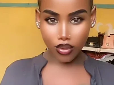 KissMeCurvyMbatha live profile