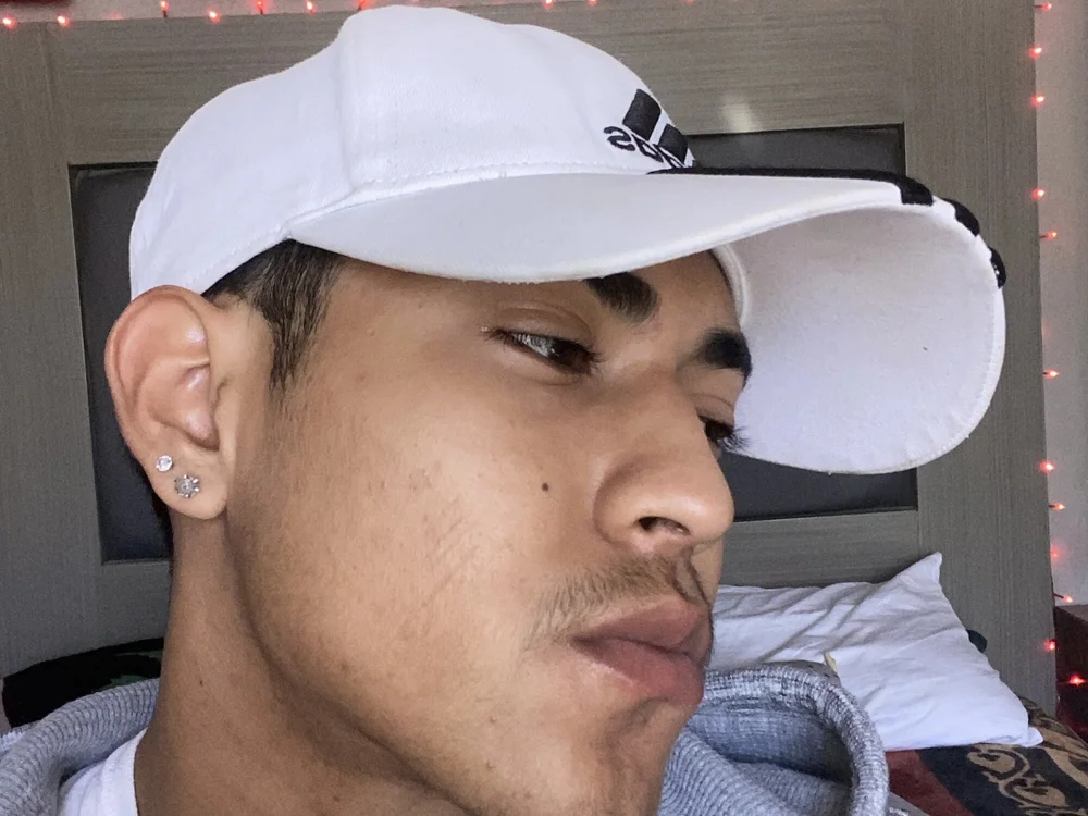 Luisrxbles01's Offline Chat Room