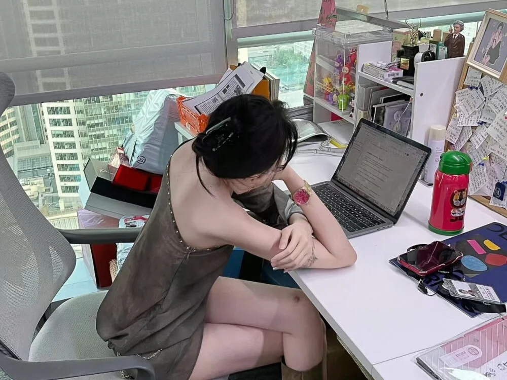 -Colleagues-'s Offline XXX Chat