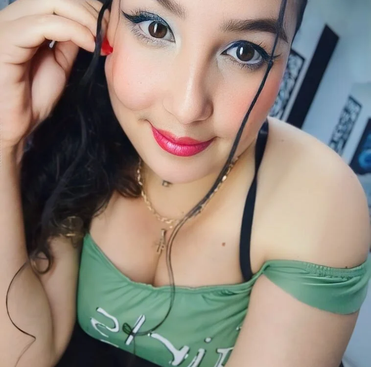 ZoeThorner অফলাইন XXX চ্যাট