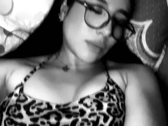 Bonnali_lune's Offline XXX Chat