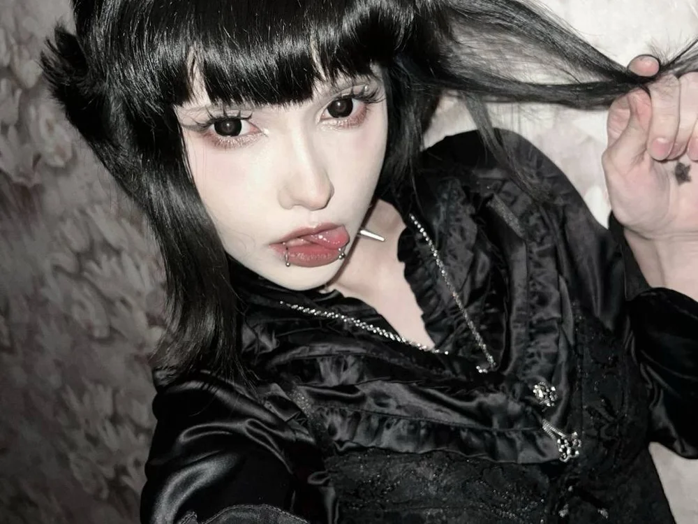 H0tW1tCH's Offline XXX Chat