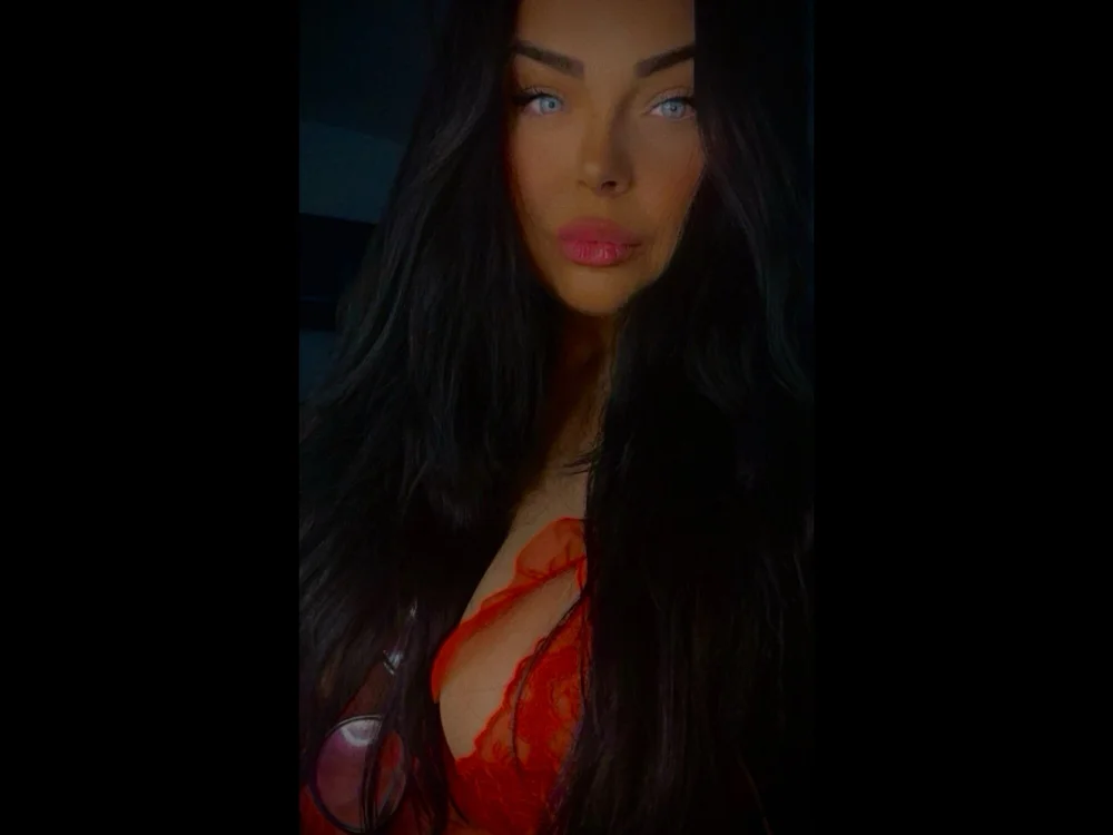 BUSTY-BYNX offline chatrum