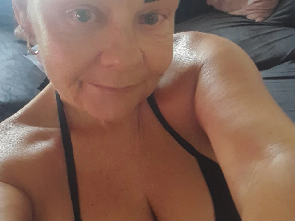 Beautiful-Darcy's Offline XXX Chat