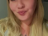 QueenBee2014's Offline Chat Room