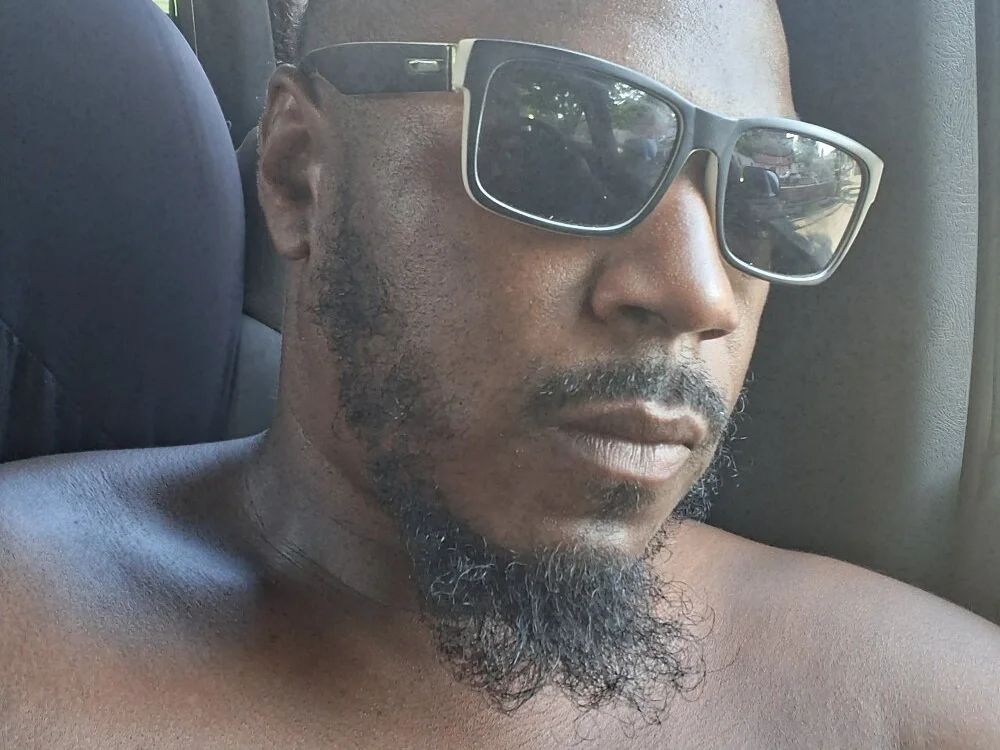 MRHANDSOME3800's Offline XXX Chat