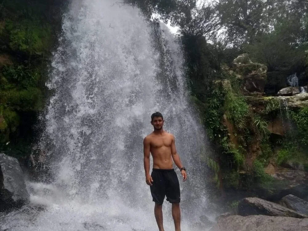 Nick_Simons Offline XXX-chat