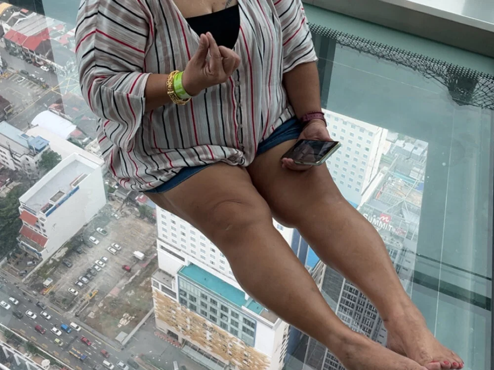 sexyayeshadesi's Offline XXX Chat