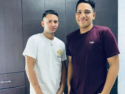 SilkBoys Couple Rubbing Live Cam Sex