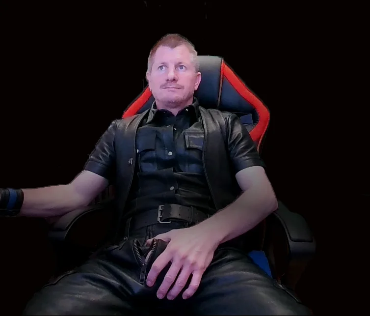 Ledermaster-CW's Offline Chat Room