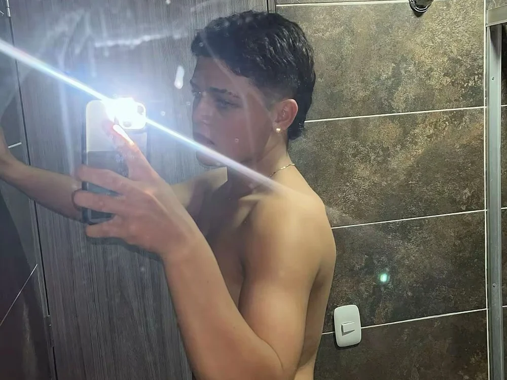 NoahNester Offline XXX Chat