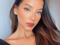 Bella_cutte_'s Offline Chat Room