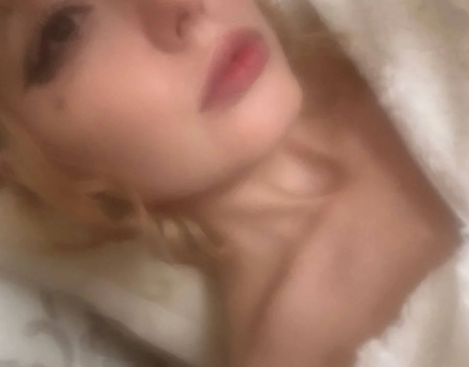 KiraBrilly's Offline XXX Chat