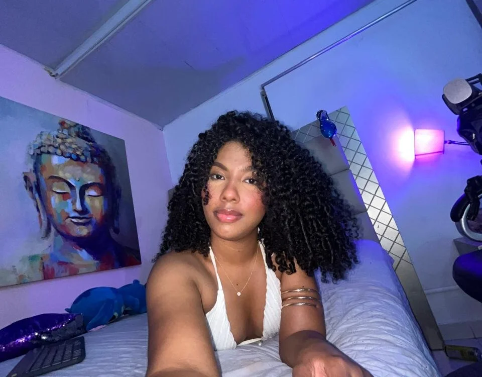 Mell_Rossi Chat XXX Ngoại tuyến