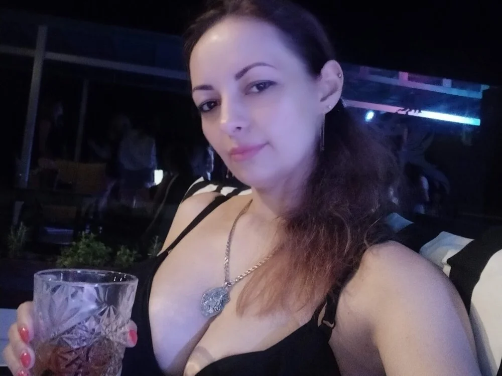 Alis_Loly's Offline Chat Room