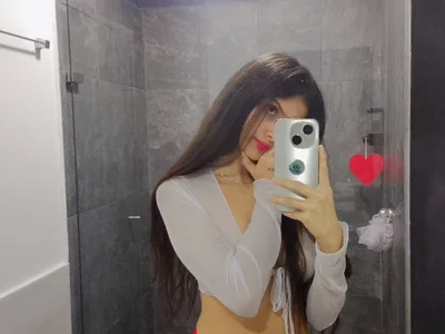 Empume Female Stripteaselatin Online Cam Striptease
