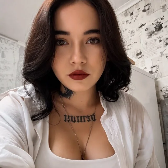 kinawillow Adlı Modelin Çevrimdışı XXX Sohbeti