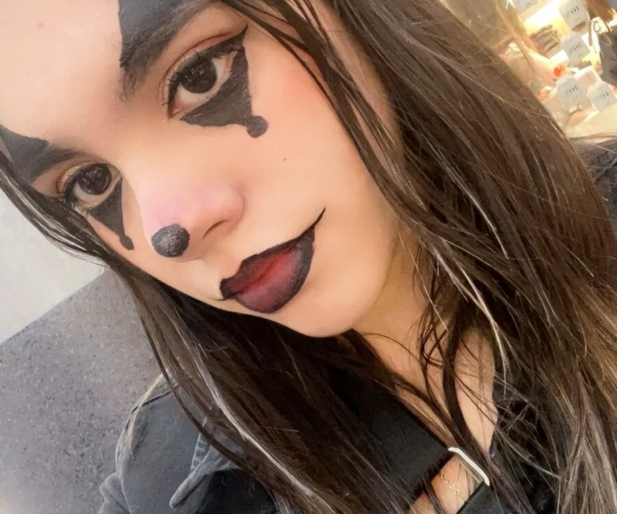 Aphrodite_rosse's Offline Chat Room
