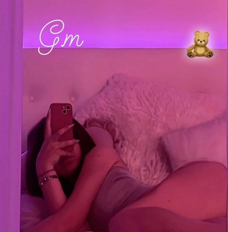 Strawbery17 Adlı Modelin Çevrimdışı XXX Sohbeti