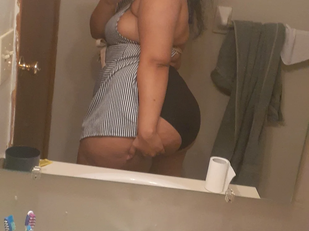 yello_kakes1017's Offline XXX Chat
