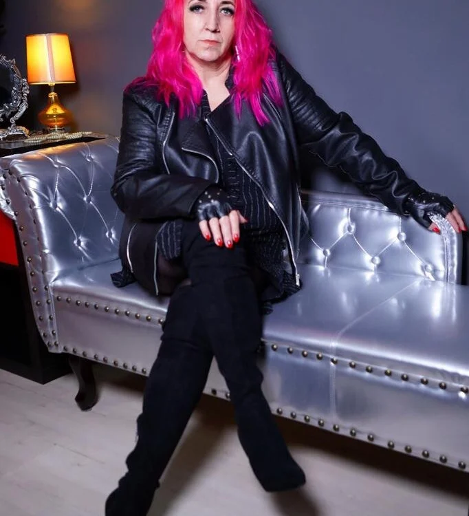 SupremeDomina's Offline XXX Chat