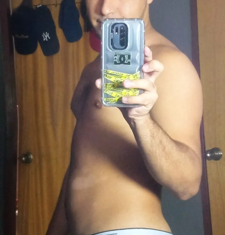 MAXIMILAINO-XXX Chat XXX offline