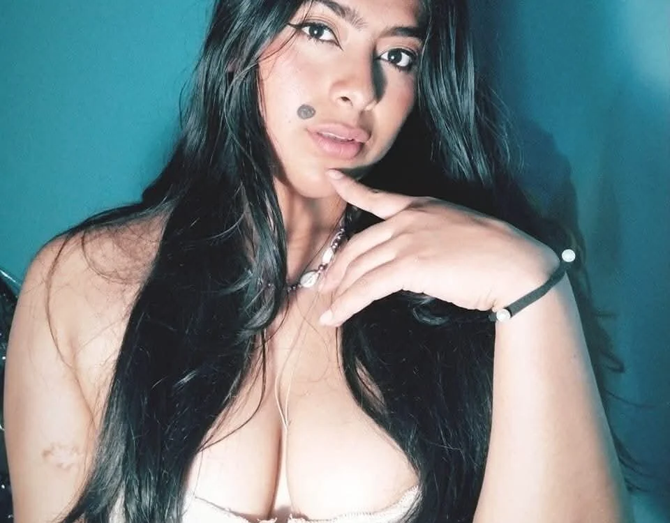Lupe-Quintana Offline XXX-chat