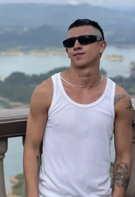 GiantDickBoy_'s Offline XXX Chat