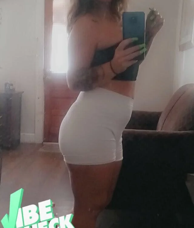 DinaLuvs2Play4U's Offline Chat Room
