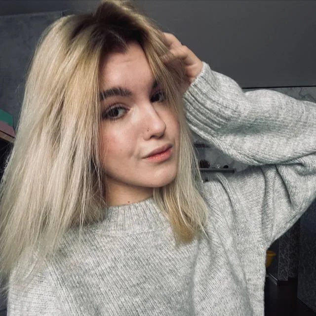 Lola_Lumer's Offline Chat Room