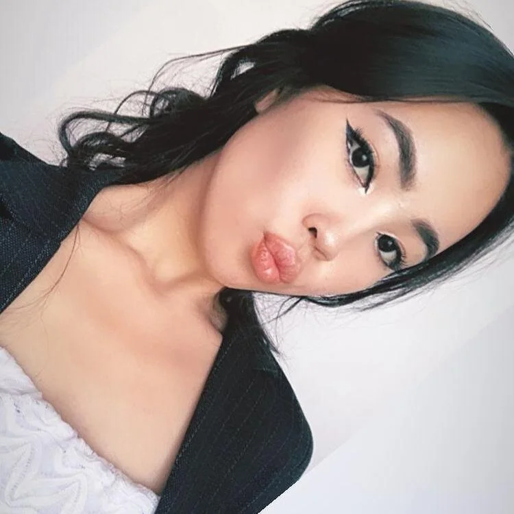 AsianLina's Offline Chat Room