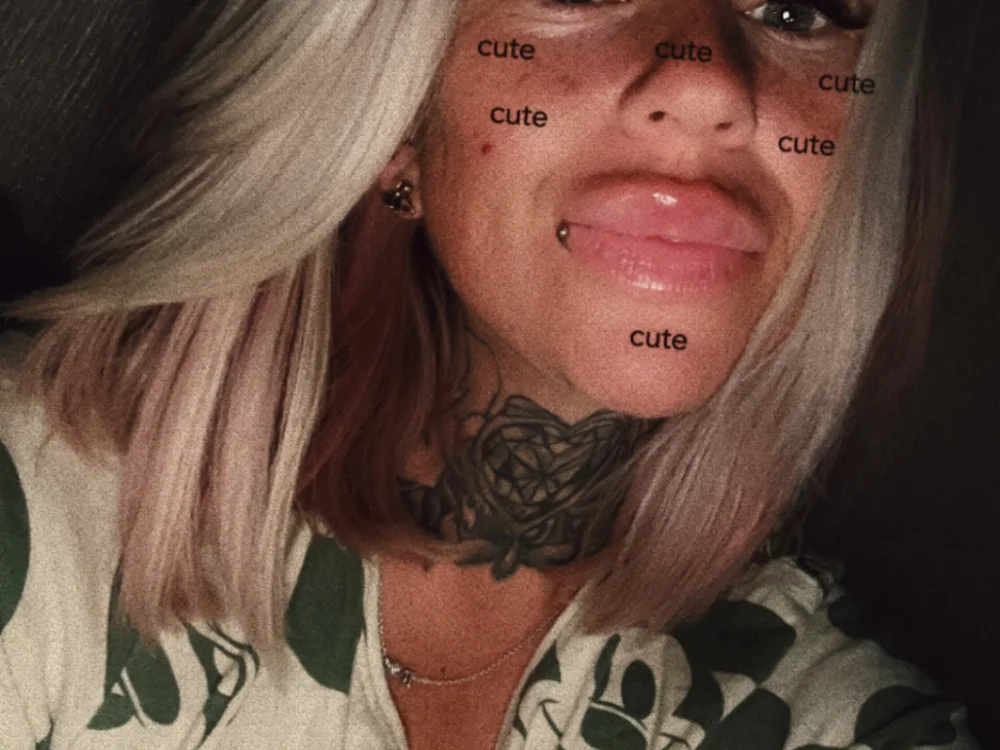 Inked-Hallie offline chatrum