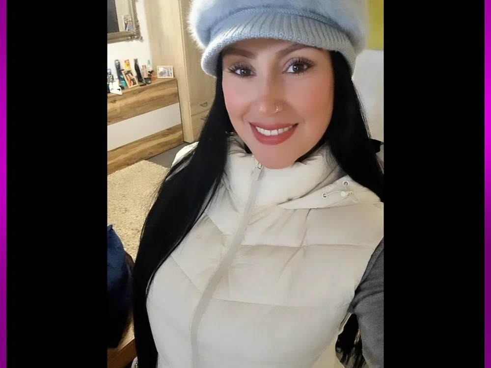 salome_chloe's Offline Chat Room