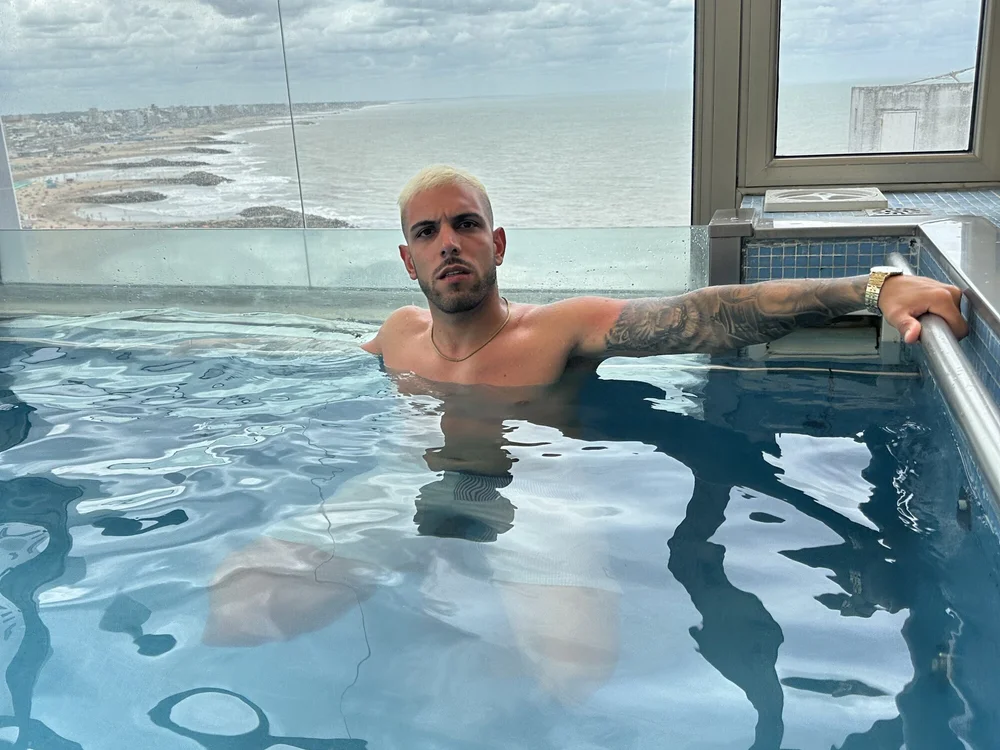 MRMoney420 Adlı Modelin Çevrimdışı XXX Sohbeti