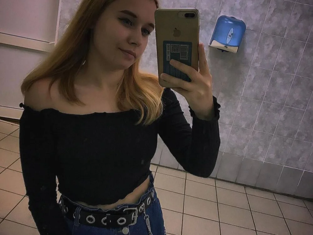 MelissaKnott's Offline XXX Chat