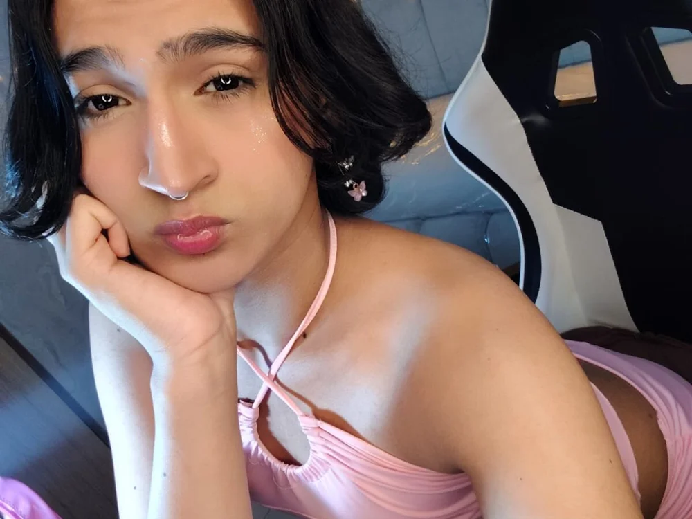 Zoee_Kiss_ cam model