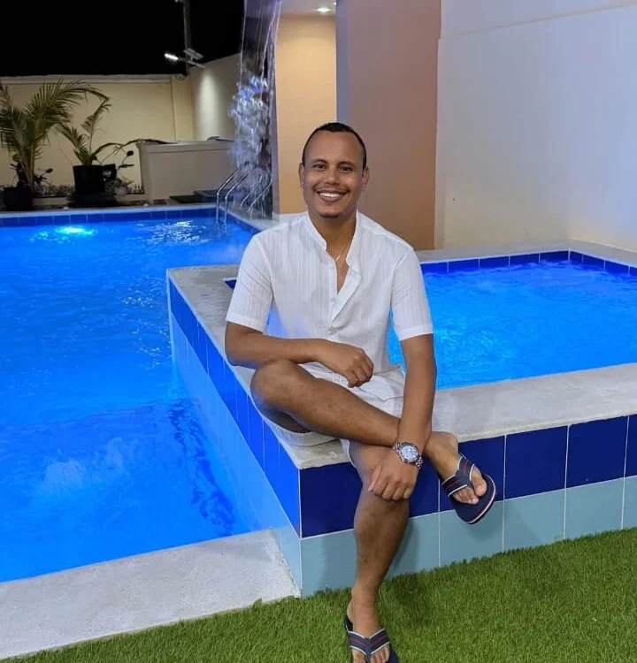 noah_oliver1 অফলাইন XXX চ্যাট