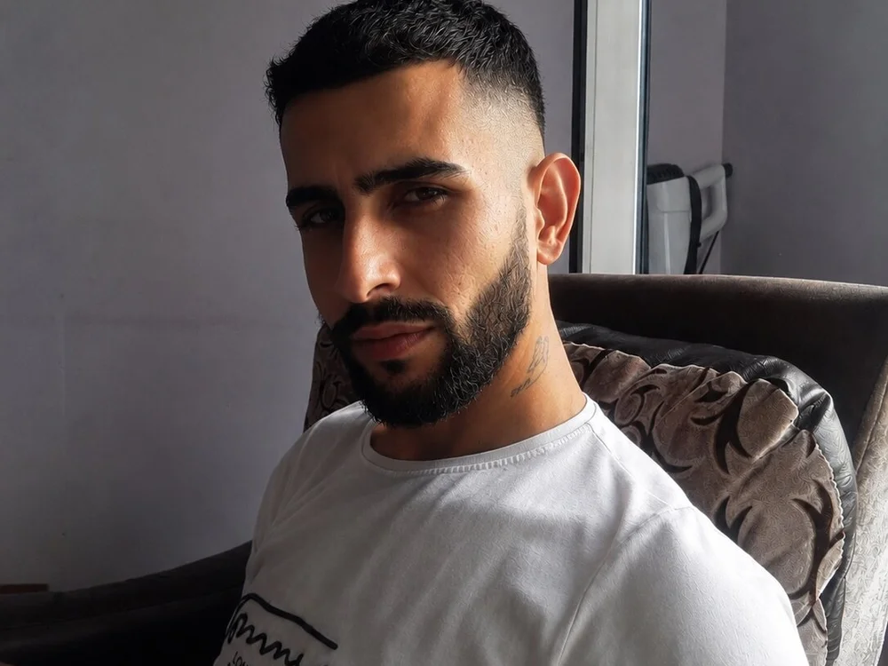 adanali0195's Offline XXX Chat