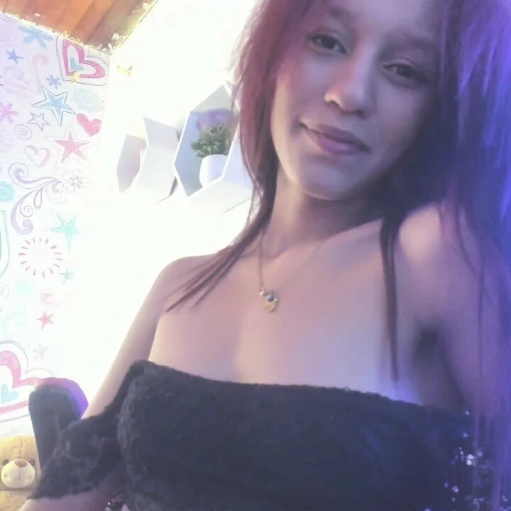 LAURA_SMIITH অফলাইন XXX চ্যাট