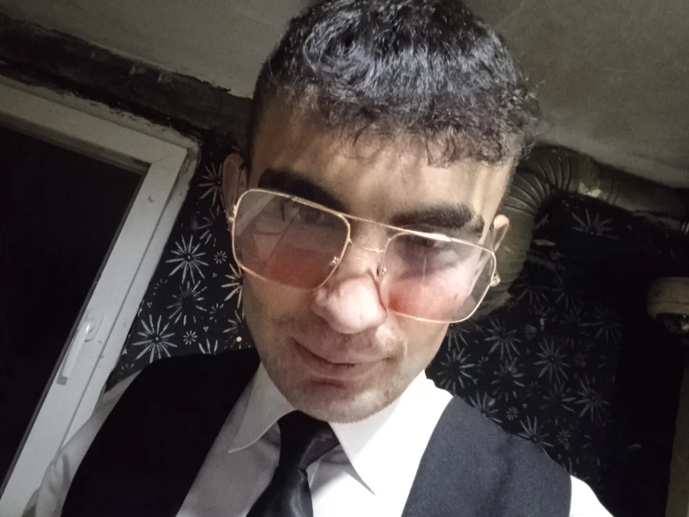 sextoyss' Offline Chat Room