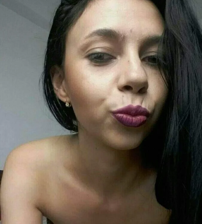 virgin_pussy18's Offline XXX Chat