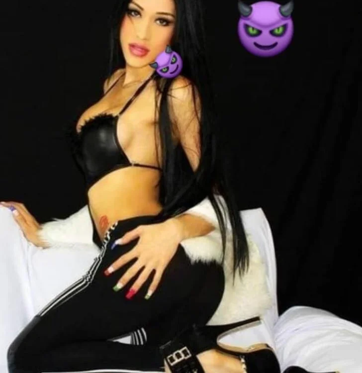 SexyLatinGirl22's Offline XXX Chat