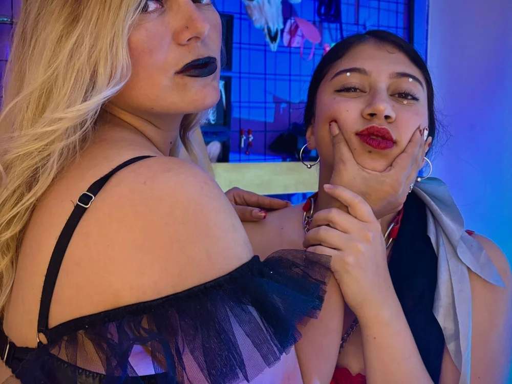 Mr_Charlotte Adlı Modelin Çevrimdışı XXX Sohbeti